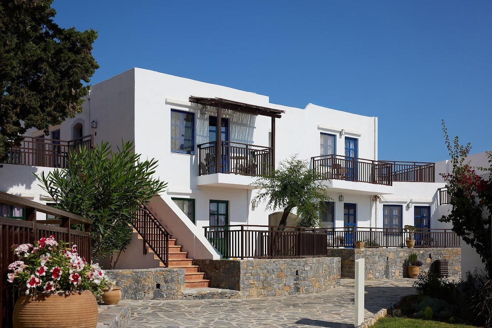 Creta Maris Resort - All Inclusive — Hotel building in Hersonissos