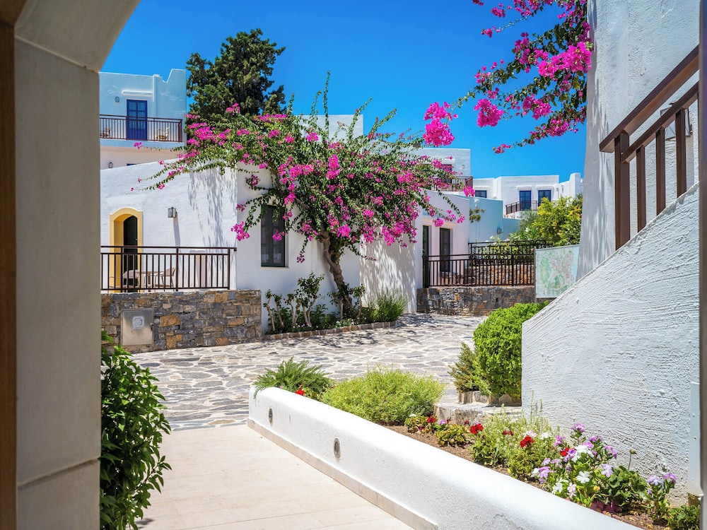 Creta Maris Resort - All Inclusive — Hotel building in Hersonissos