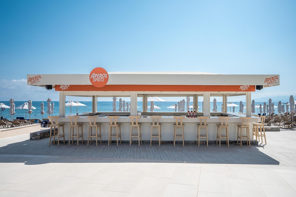 Creta Maris Resort - All Inclusive — Restaurant & bars in Hersonissos