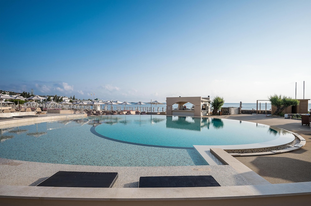Creta Maris Resort - All Inclusive — Swimming pool in Hersonissos