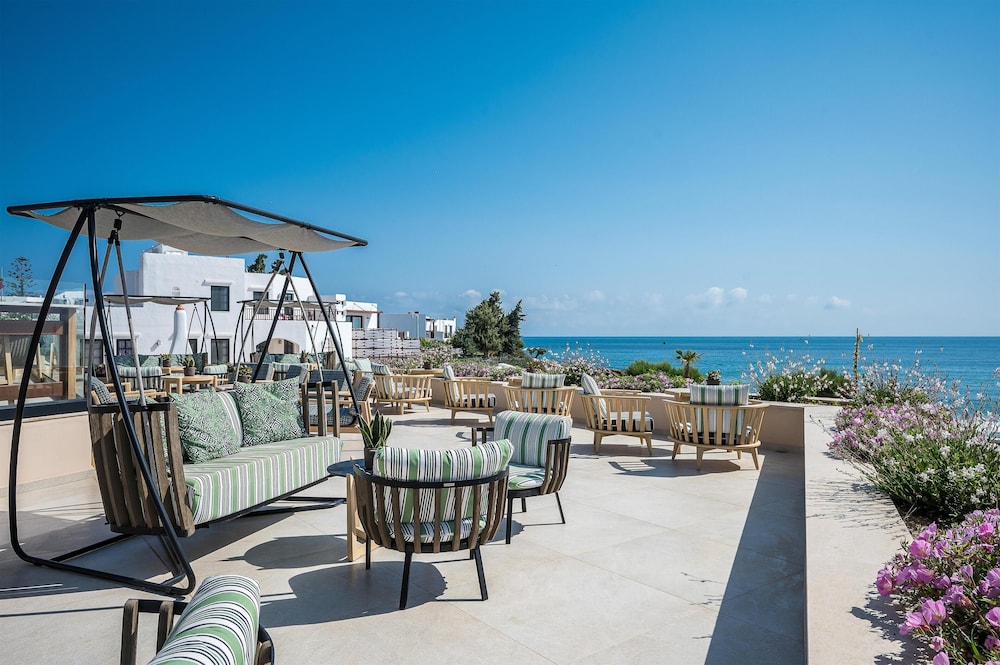 Creta Maris Resort - All Inclusive — Restaurant & bars in Hersonissos