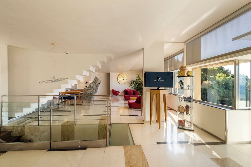 Eurostars Monte Tauro — Hotel building in Taormina, Sicily