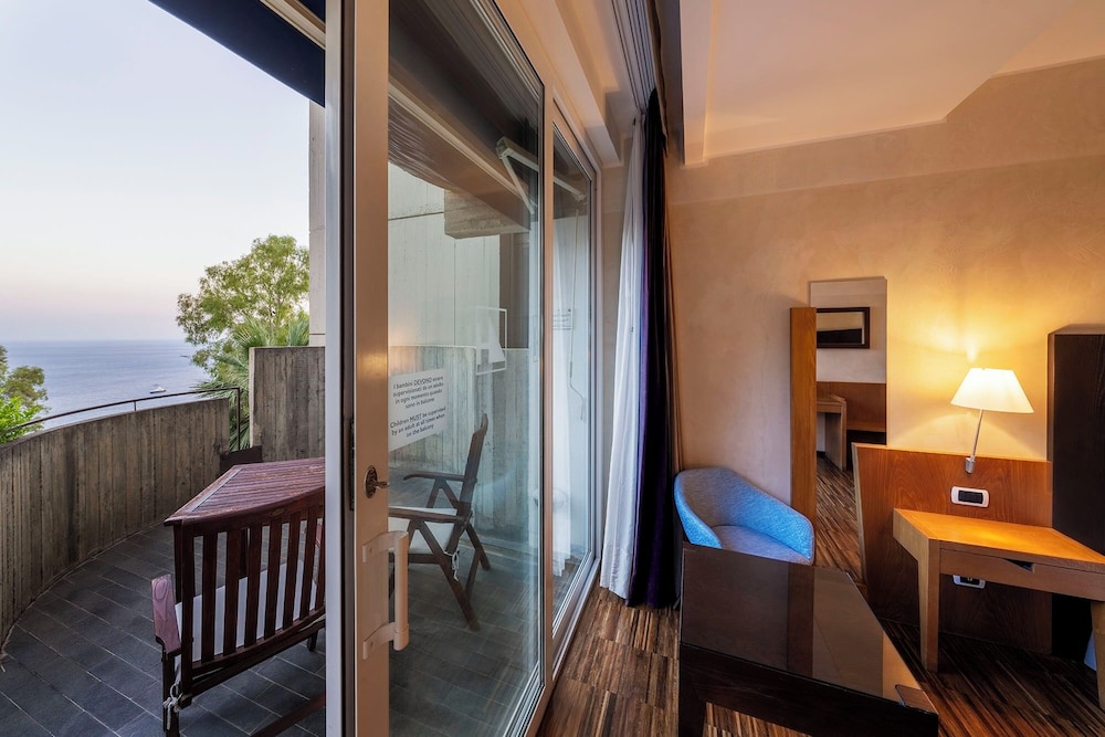 Eurostars Monte Tauro — Hotel rooms in Taormina, Sicily