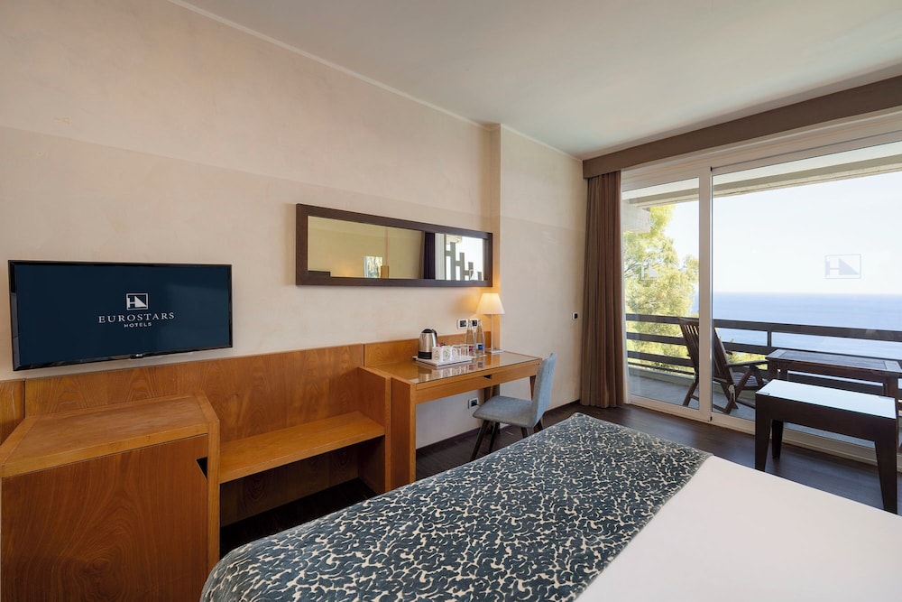 Eurostars Monte Tauro — Hotel rooms in Taormina, Sicily
