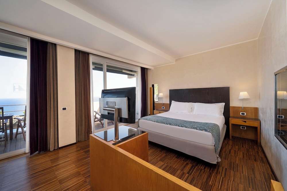 Eurostars Monte Tauro — Hotel rooms in Taormina, Sicily