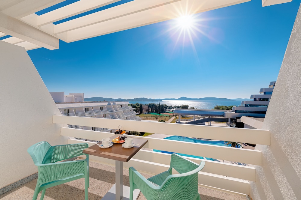 Hotel Olympia — Hotel building in Vodice, Šibenik-Knin