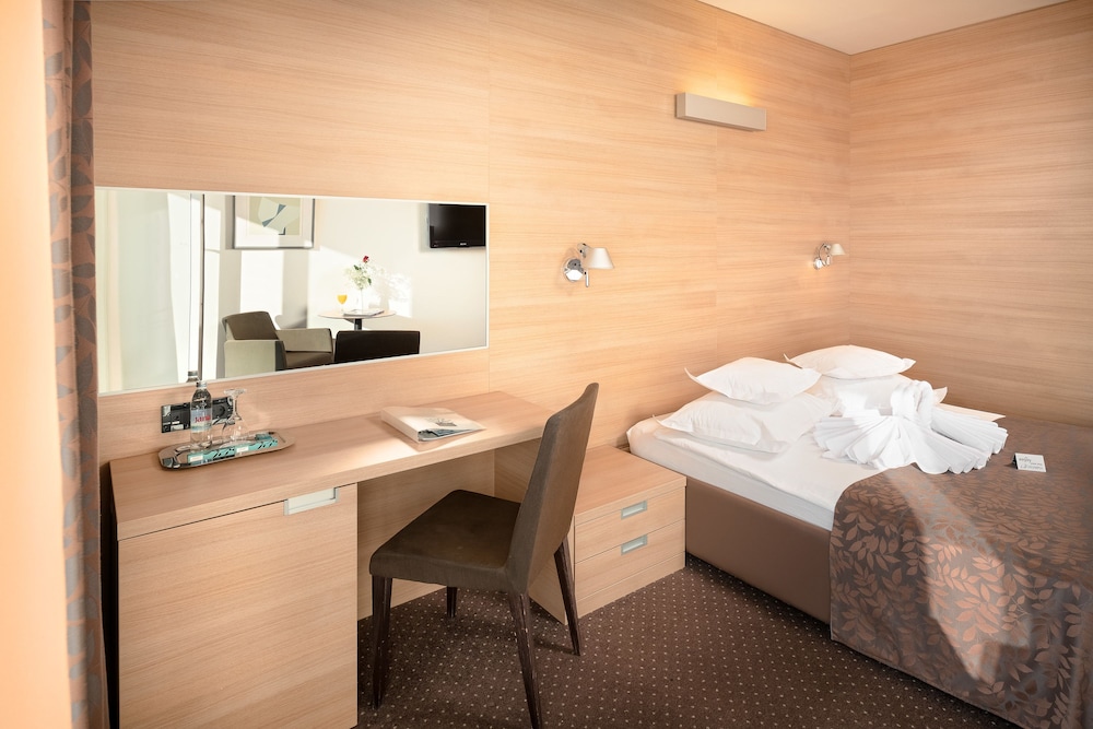 Hotel Olympia — Hotel rooms in Vodice, Šibenik-Knin