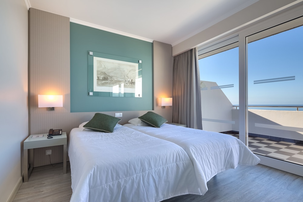 Hotel Orca Praia – Adults Only — Hotel rooms in Funchal, Madeira