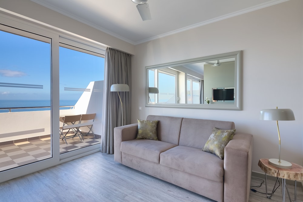 Hotel Orca Praia – Adults Only — Hotel rooms in Funchal, Madeira