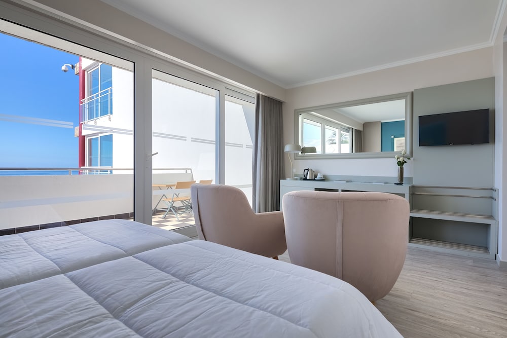 Hotel Orca Praia – Adults Only — Hotel rooms in Funchal, Madeira