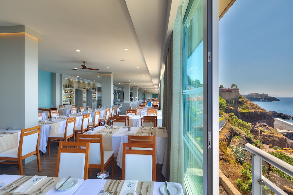 Hotel Orca Praia – Adults Only — Restaurant & bars in Funchal, Madeira