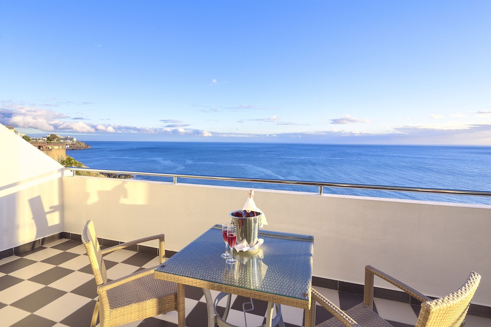 Hotel Orca Praia – Adults Only — Hotel rooms in Funchal, Madeira