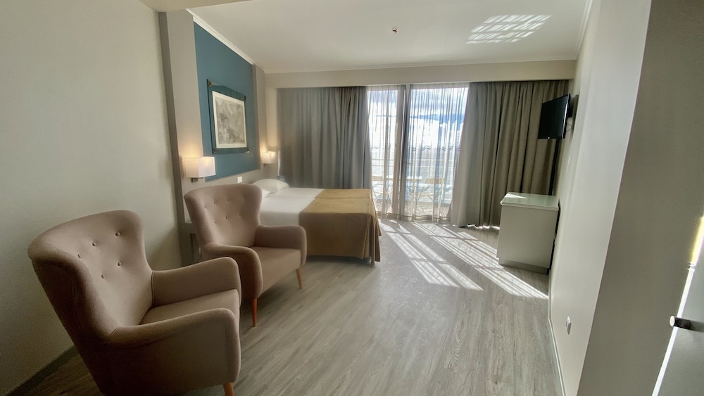 Hotel Orca Praia – Adults Only — Hotel rooms in Funchal, Madeira
