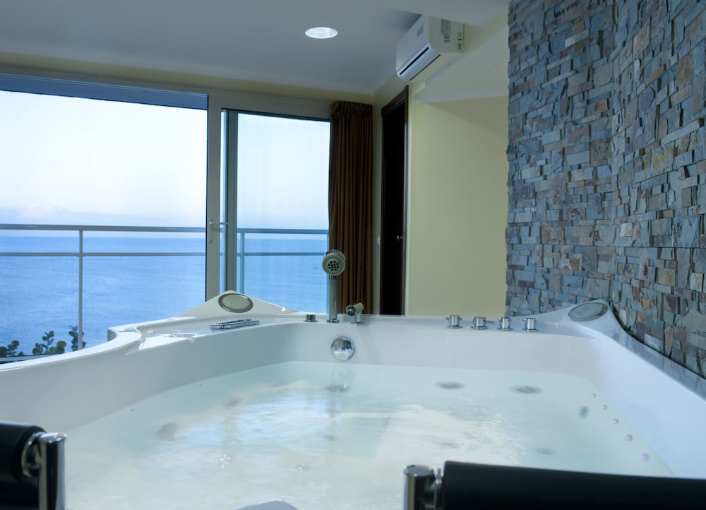 Hotel Orca Praia – Adults Only — Hotel rooms in Funchal, Madeira