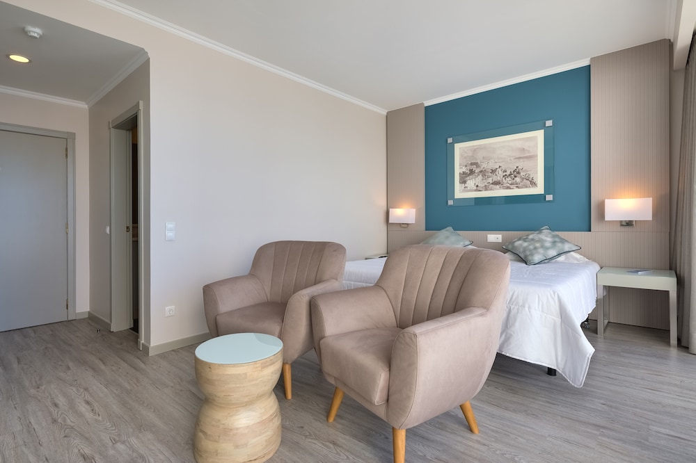 Hotel Orca Praia – Adults Only — Hotel rooms in Funchal, Madeira