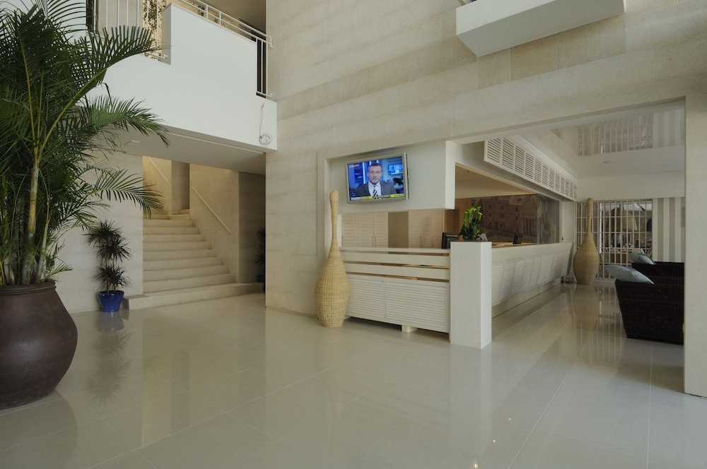Hotel Osejava — Hotel building in Makarska, Split-Dalmatia
