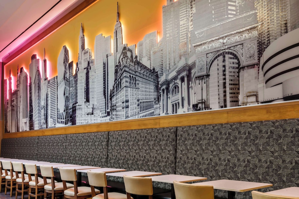 Hampton Inn Manhattan/Times Square Central — Restaurant & bars in New York City, New York State