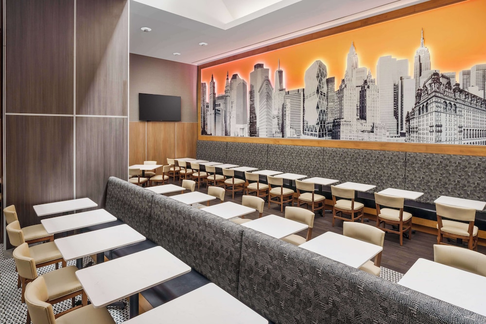 Hampton Inn Manhattan/Times Square Central — Restaurant & bars in New York City, New York State
