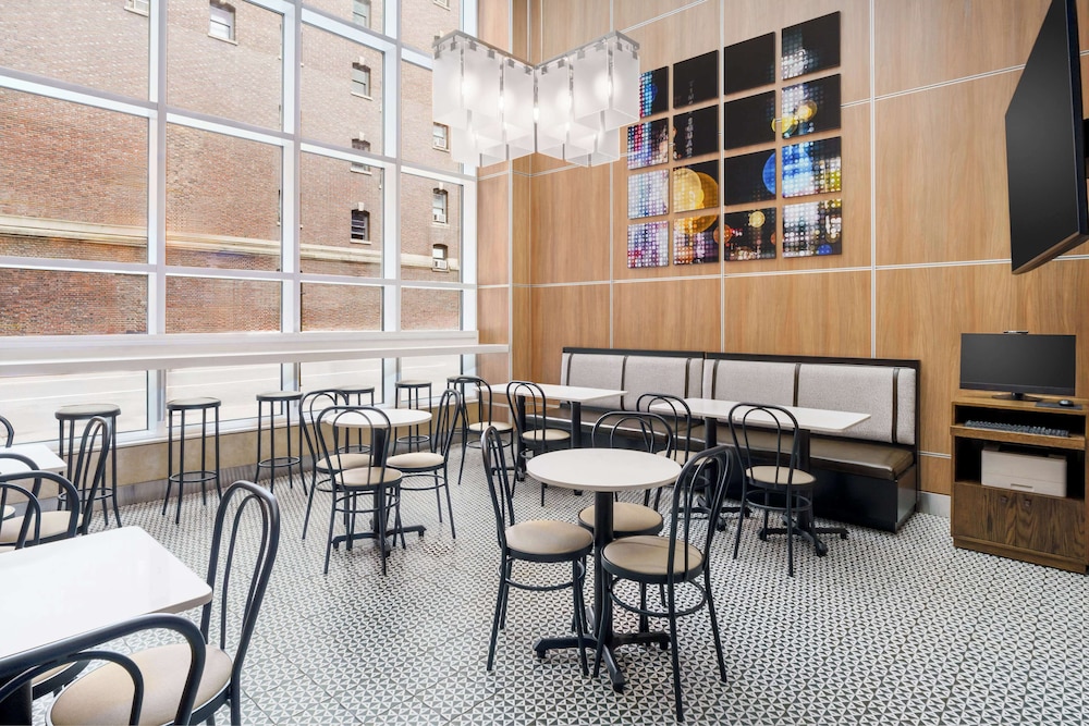 Hampton Inn Manhattan/Times Square Central — Restaurant & bars in New York City, New York State