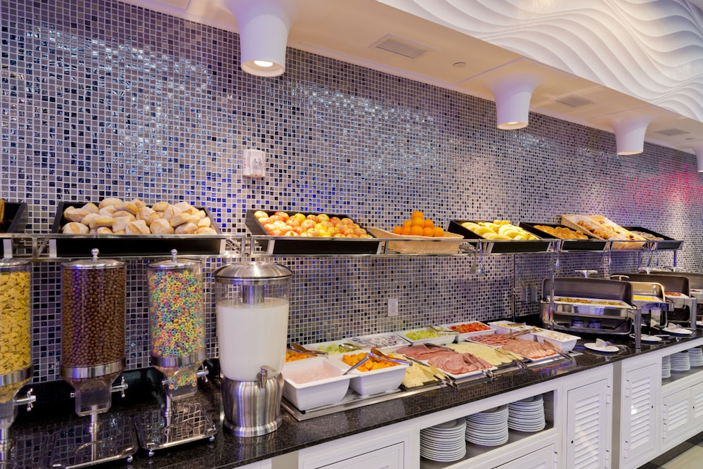 Hotel Riu Plaza New York Times Square — Restaurant & bars in New York City, New York State