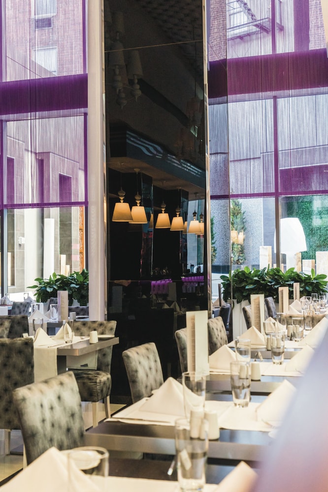 Hotel Riu Plaza New York Times Square — Restaurant & bars in New York City, New York State