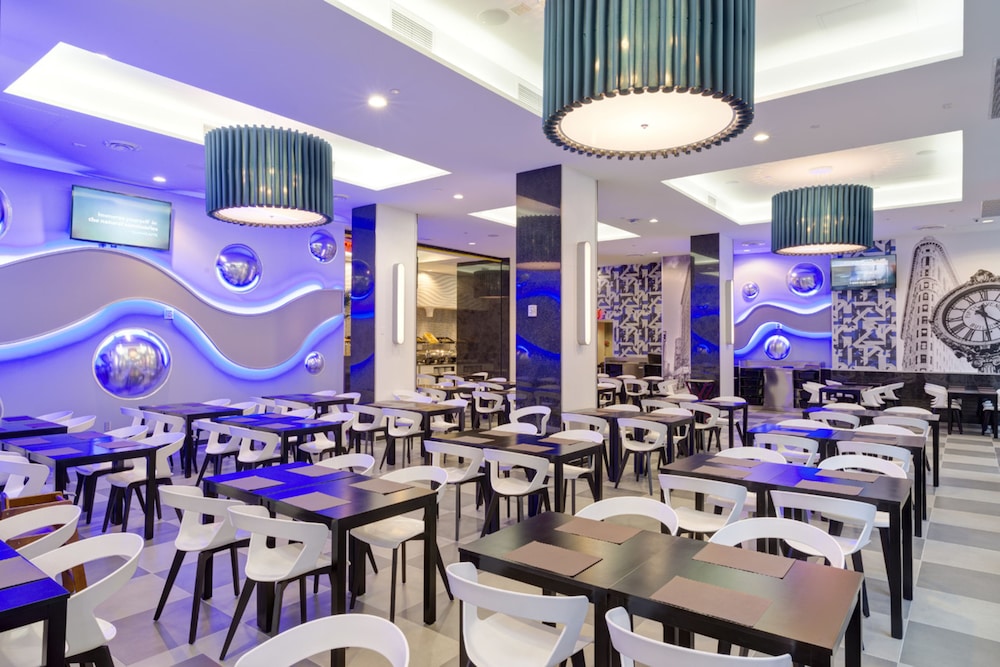 Hotel Riu Plaza New York Times Square — Restaurant & bars in New York City, New York State