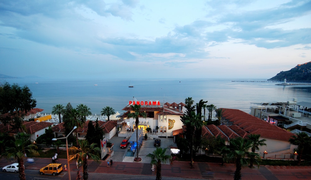 Panorama Hotel — Hotel building in Alanya