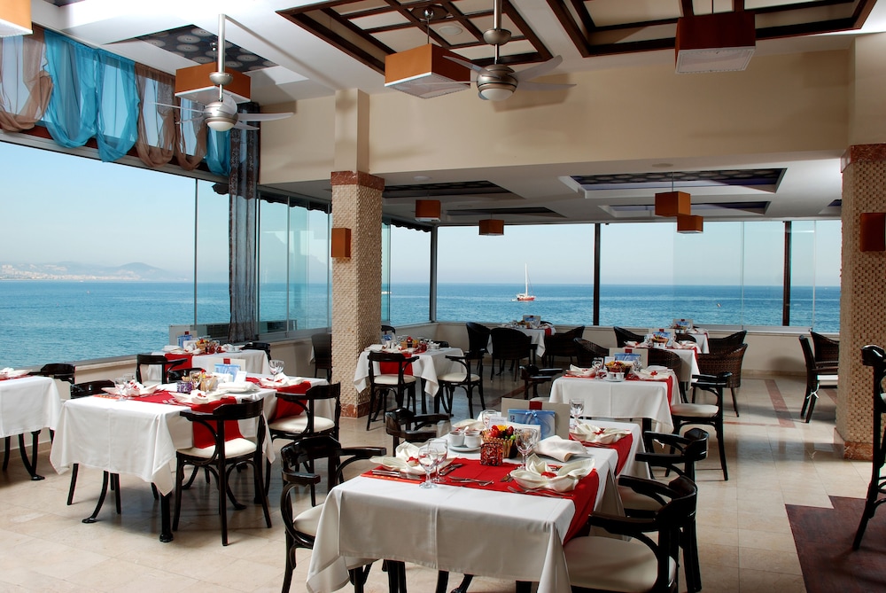 Panorama Hotel — Restaurant & bars in Alanya