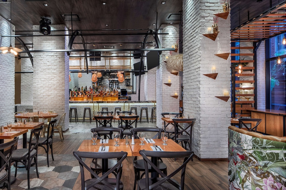 DoubleTree by Hilton New York Times Square West — Restaurant & bars in New York City, New York State