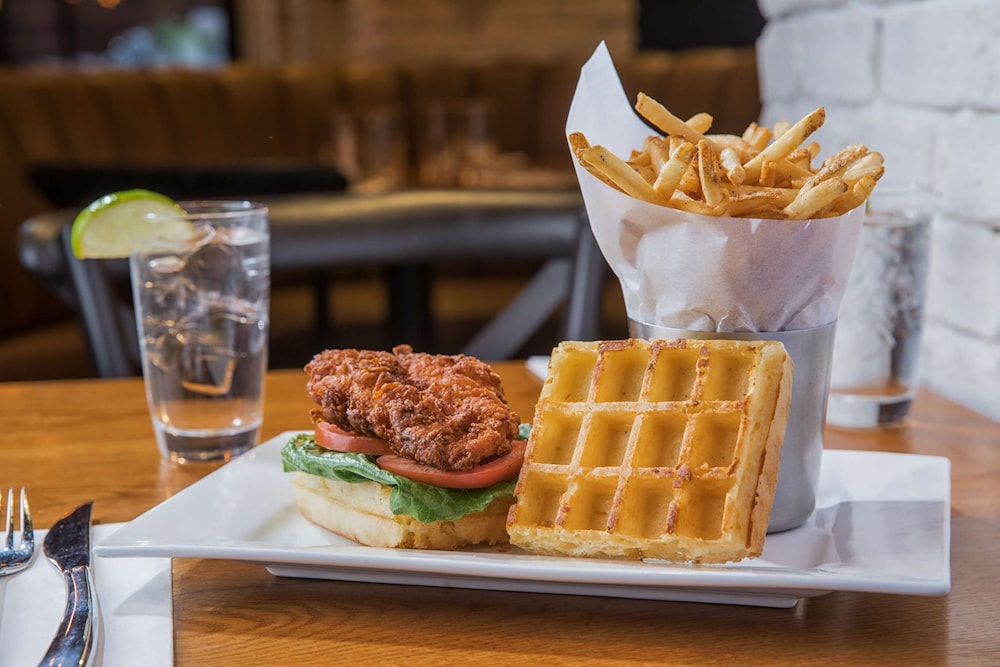 DoubleTree by Hilton New York Times Square West — Restaurant & bars in New York City, New York State