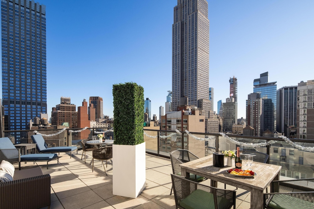 Embassy Suites by Hilton New York Manhattan Times Square — Restaurant & bars in New York City, New York State