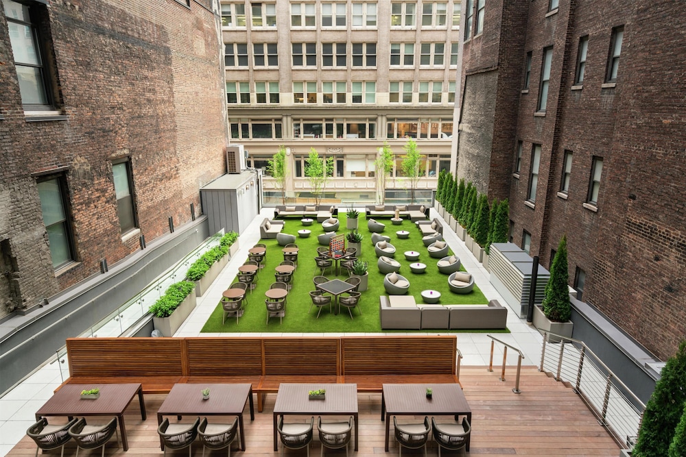 Embassy Suites by Hilton New York Manhattan Times Square — Restaurant & bars in New York City, New York State