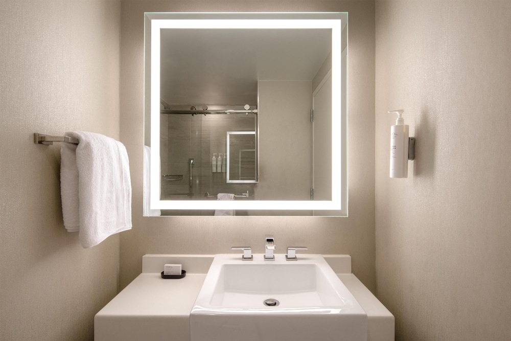 Embassy Suites by Hilton New York Manhattan Times Square — Hotel rooms in New York City, New York State