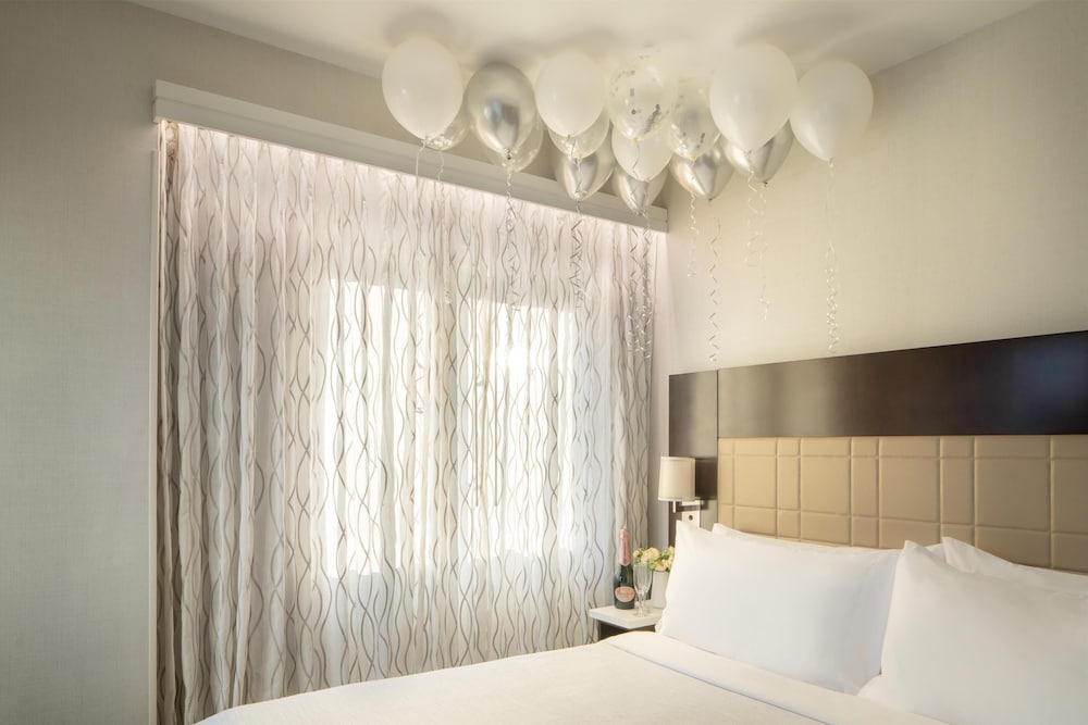 Embassy Suites by Hilton New York Manhattan Times Square — Hotel rooms in New York City, New York State