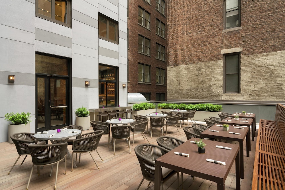 Embassy Suites by Hilton New York Manhattan Times Square — Restaurant & bars in New York City, New York State