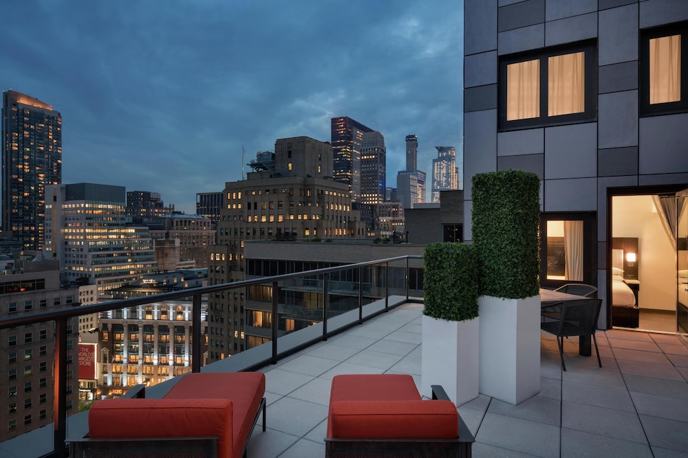 Embassy Suites by Hilton New York Manhattan Times Square — Hotel building in New York City, New York State
