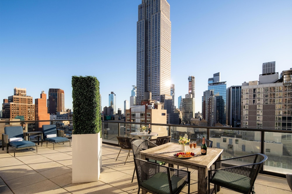 Embassy Suites by Hilton New York Manhattan Times Square — Restaurant & bars in New York City, New York State