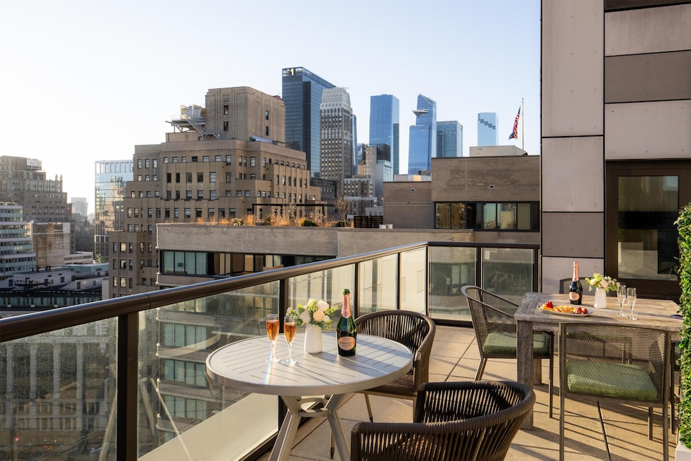 Embassy Suites by Hilton New York Manhattan Times Square — Hotel rooms in New York City, New York State