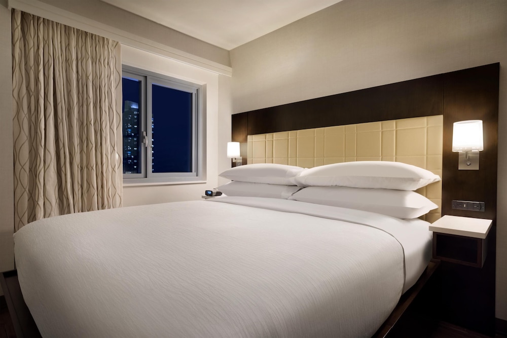 Embassy Suites by Hilton New York Manhattan Times Square — Hotel rooms in New York City, New York State