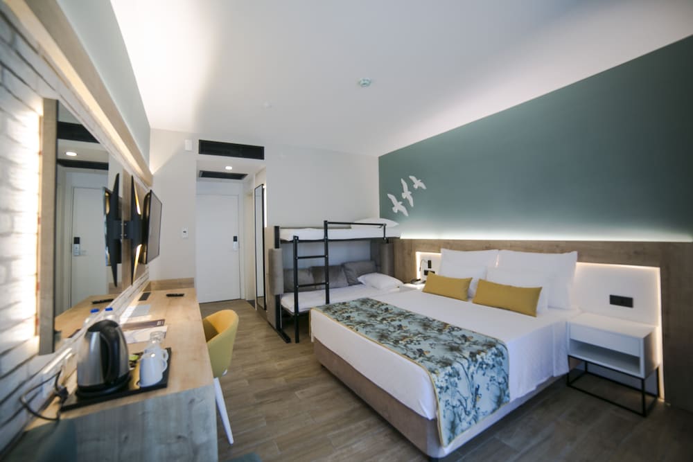 Sailor's Beach Club - All Inclusive — Hotel rooms in Kemer