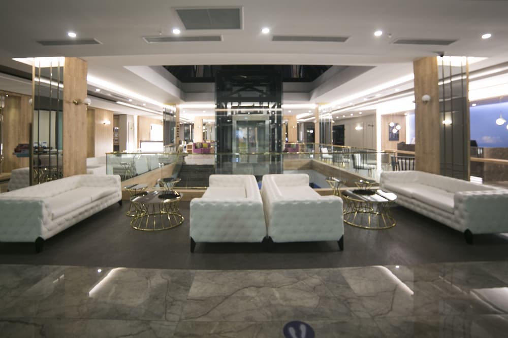 Sailor's Beach Club - All Inclusive — Hotel building in Kemer