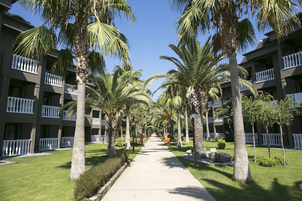 Sailor's Beach Club - All Inclusive — Hotel building in Kemer