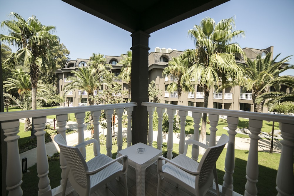 Sailor's Beach Club - All Inclusive — Hotel building in Kemer