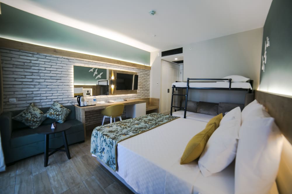 Sailor's Beach Club - All Inclusive — Hotel rooms in Kemer