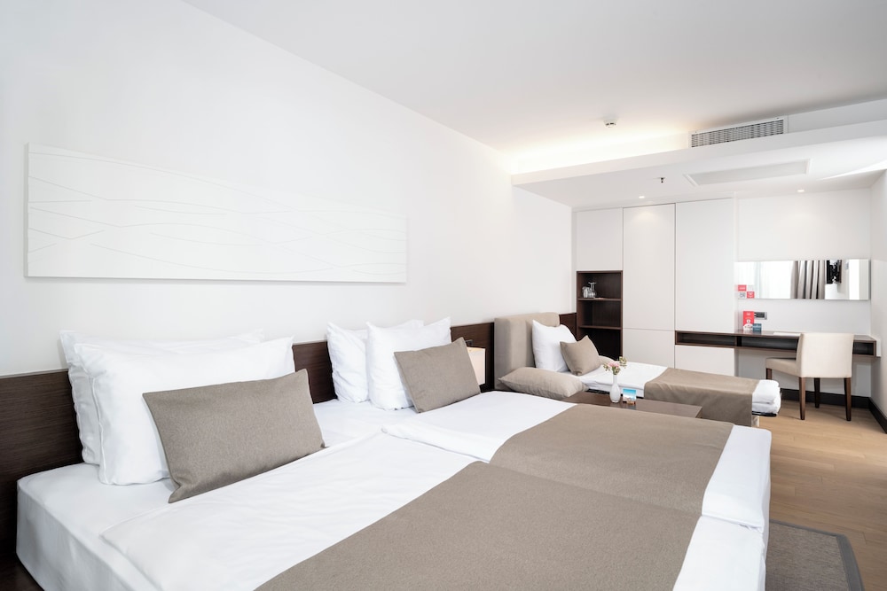 Hotel Parentium Plava Laguna — Hotel rooms in Poreč, Istria
