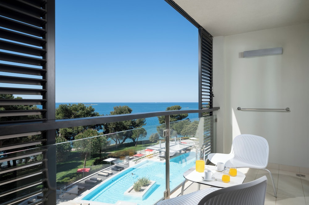 Hotel Parentium Plava Laguna — Hotel rooms in Poreč, Istria