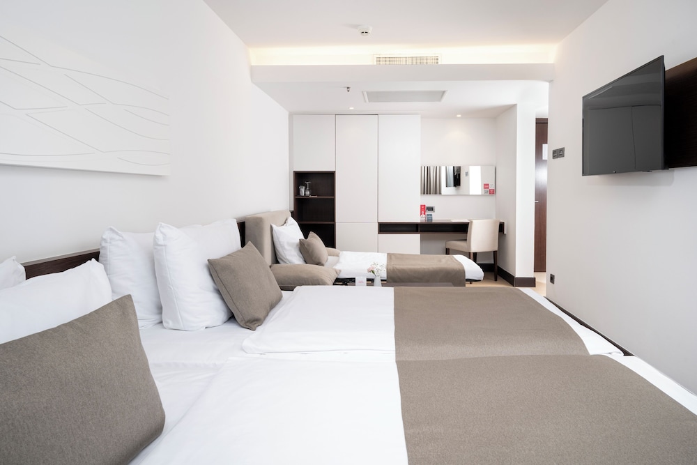 Hotel Parentium Plava Laguna — Hotel rooms in Poreč, Istria