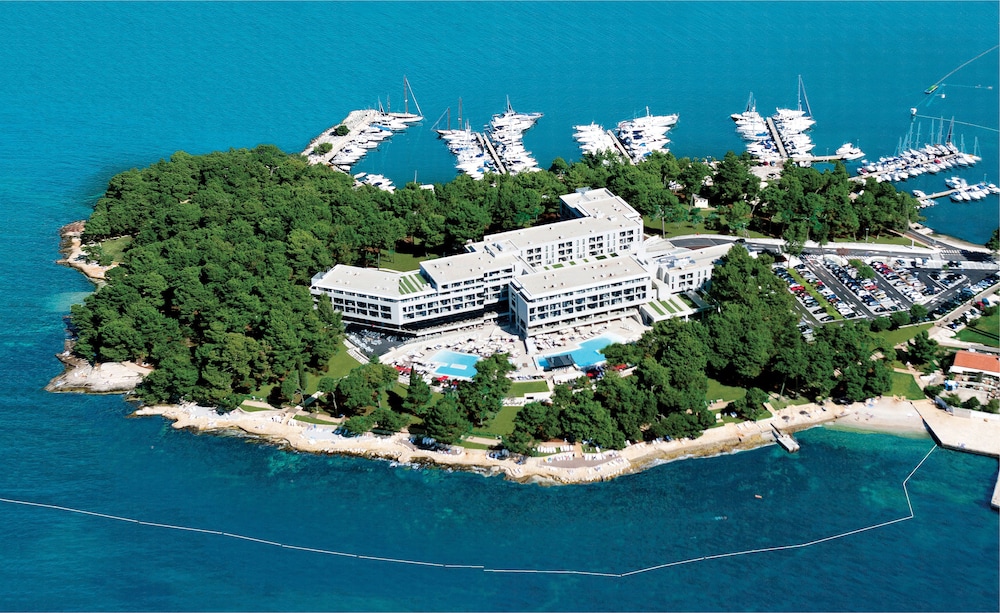 Hotel Parentium Plava Laguna — Hotel building in Poreč, Istria