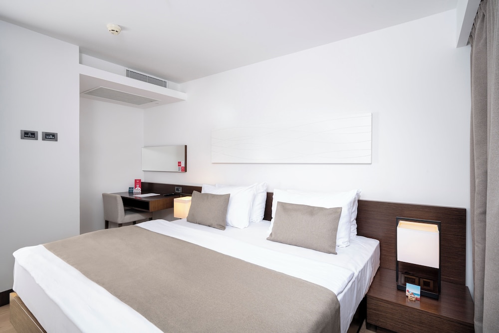 Hotel Parentium Plava Laguna — Hotel rooms in Poreč, Istria