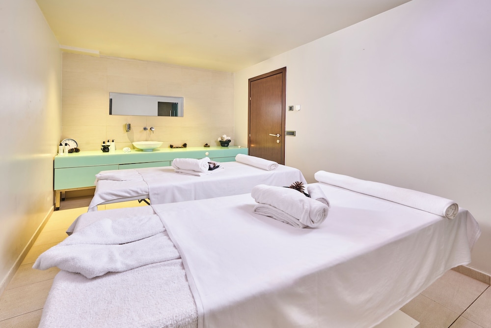 Hotel Parentium Plava Laguna — Hotel rooms in Poreč, Istria